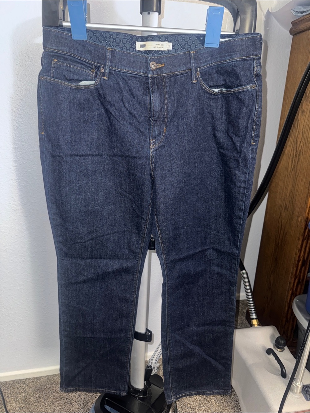 Levi's Women's Straight Dark Blue Jeans